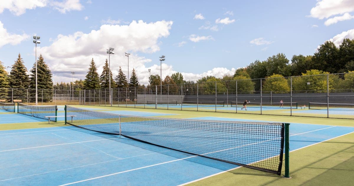 Terrain de tennis du parc de l'École secondaire de la Pointe-aux-Trembles - terrain de Tennis à Rivière-des-Prairies-Pointe-aux-Trembles, photo du lieu